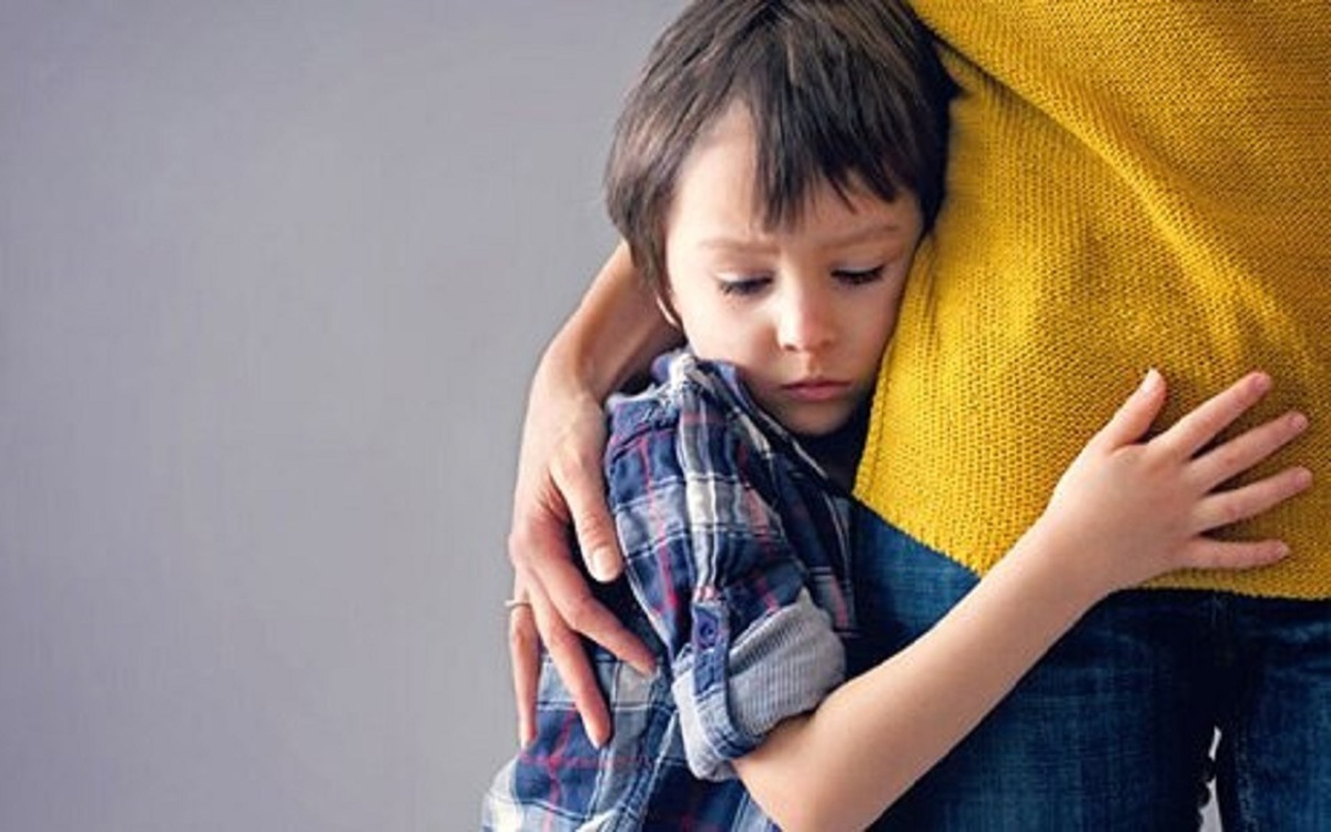 چگونه کودکمان را برای برخورد با غریبه‌ها آموزش دهیم؟