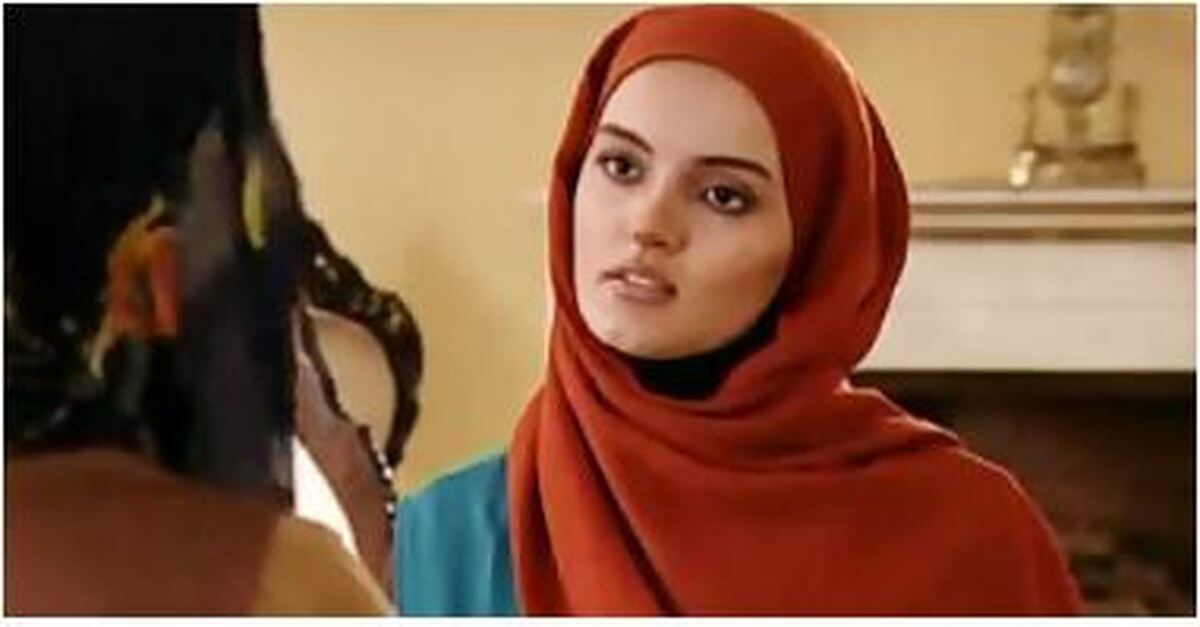 استایل پسرانه و اسپرت نیلوفر پارسا در یک مراسم جنجال آفرینی کرد
