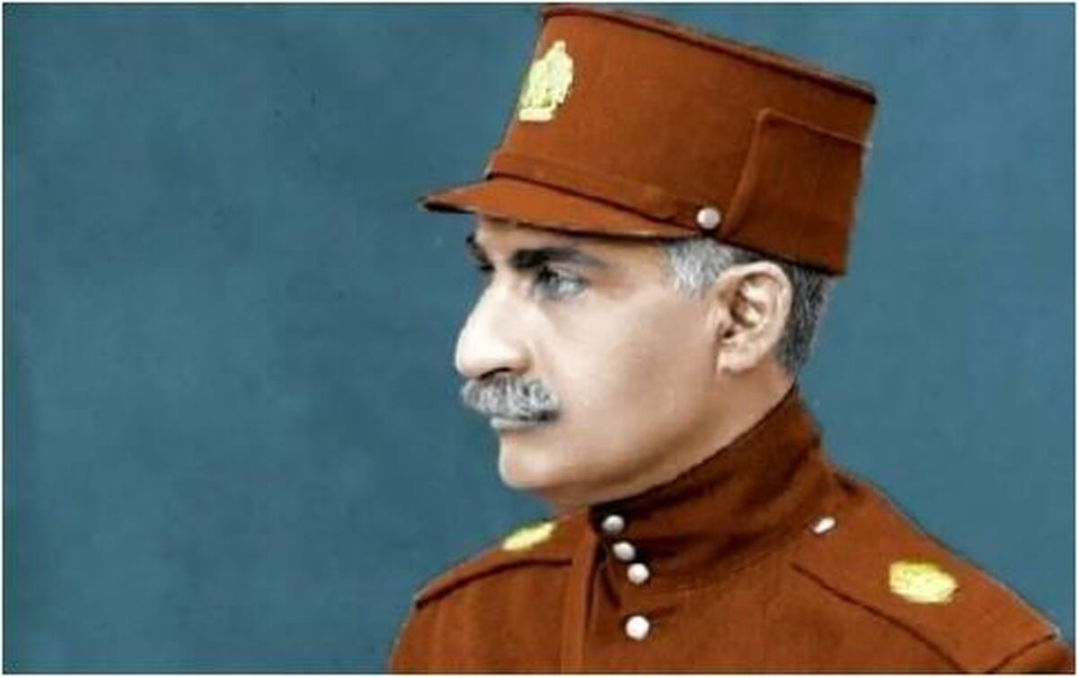 تصاویر وایرال شده از بازدید رضاخان پهلوی از آزمایشگاه دانشگاه تازه تاسیس تهران در سال ۱۳۱۴