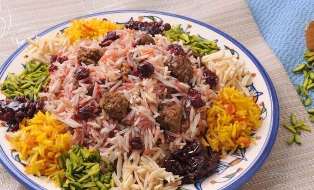 دستور پخت آلبالو پلو با مخلفات فراوان غذای محبوب ایرانی‌ها