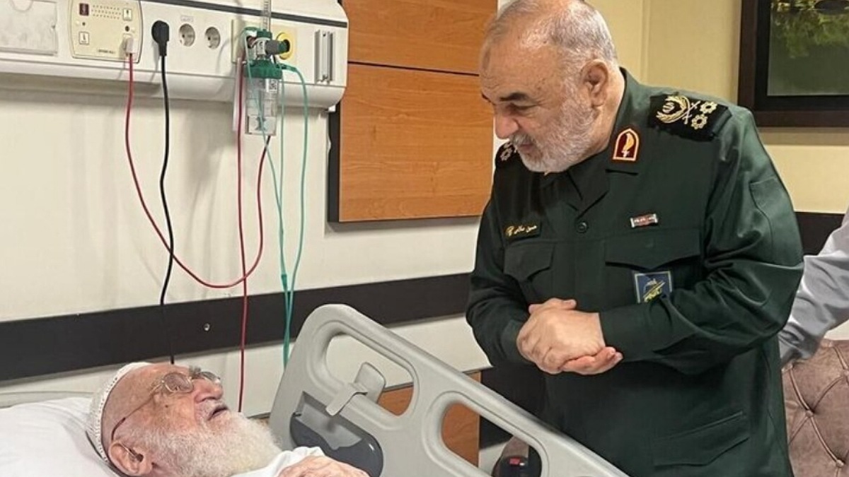 عیادت فرمانده کل سپاه از آیت الله نوری همدانی