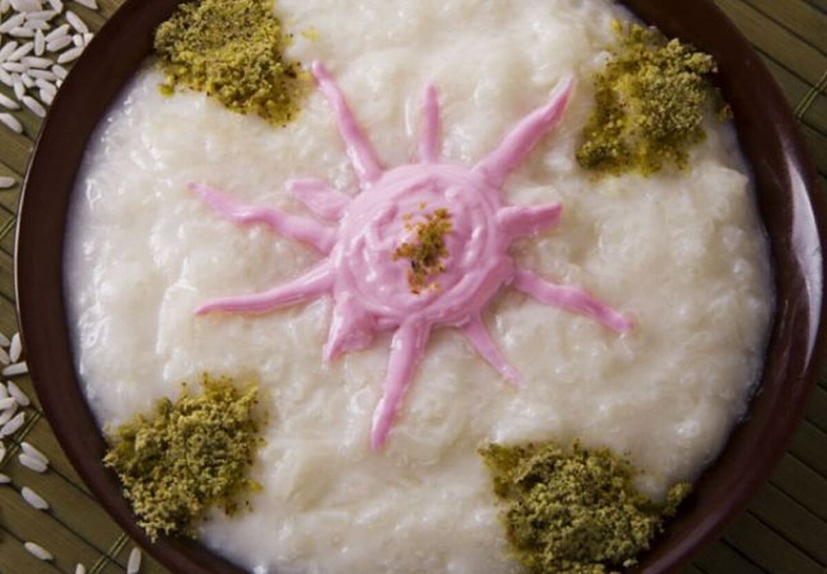 دستور تهیه شیر برنج عسلی با خامه برای صبحانه