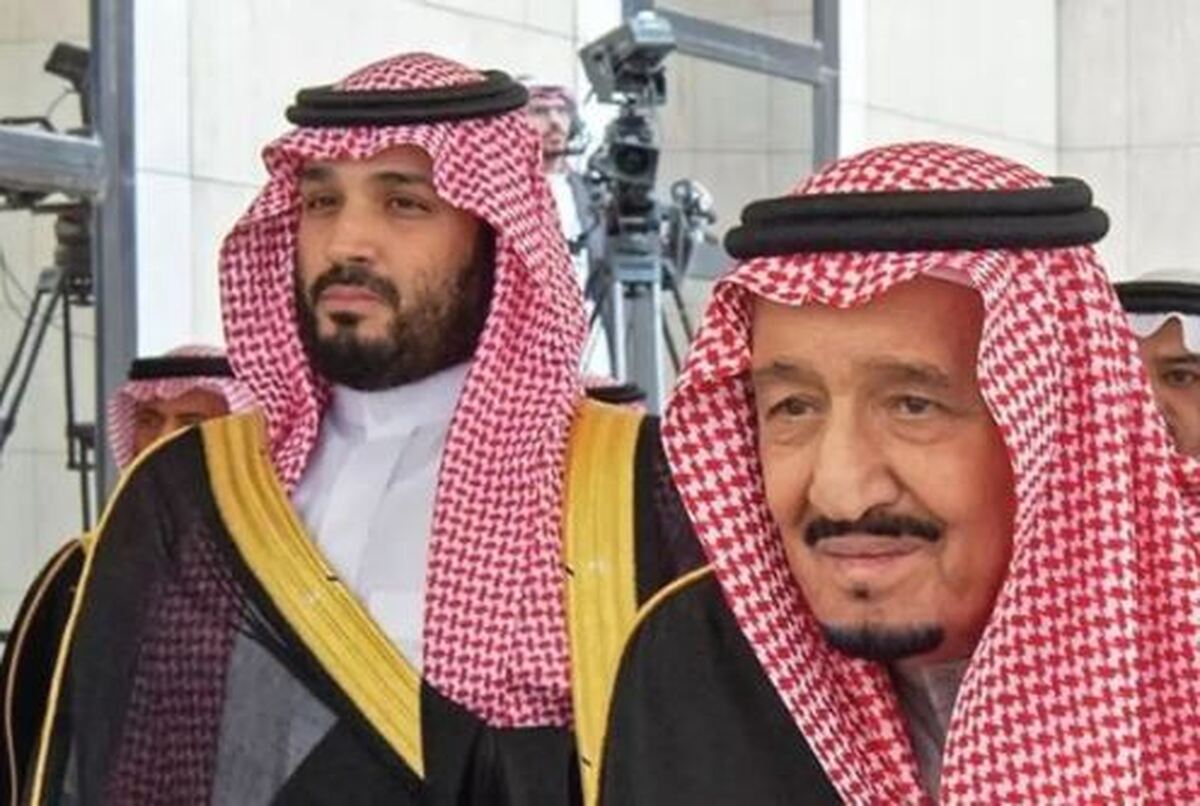 وقتی ولیعهد عربستان ۱ سال بود/چهره کیوت و بانمک در آغوش پدر! +عکس