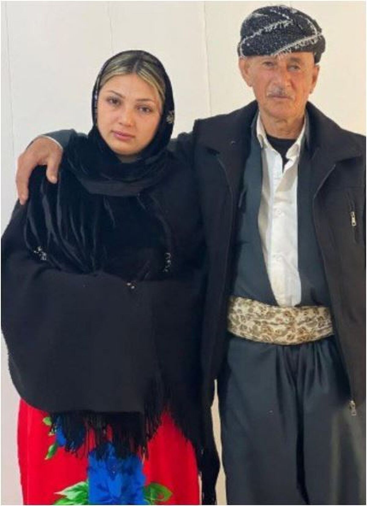زوجی که با فاصله پنجاه سال اختلاف سنی ازدواج کرده بودند توسط پلیس دستگیر شدند!