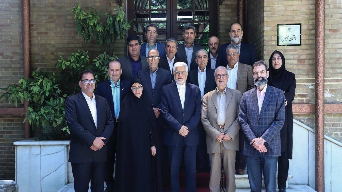 عارف: در برابر آینده نسل جوان مسئول هستیم/ باید نگاه جوانان از خارج مرز‌ها به داخل کشور متمرکز شود