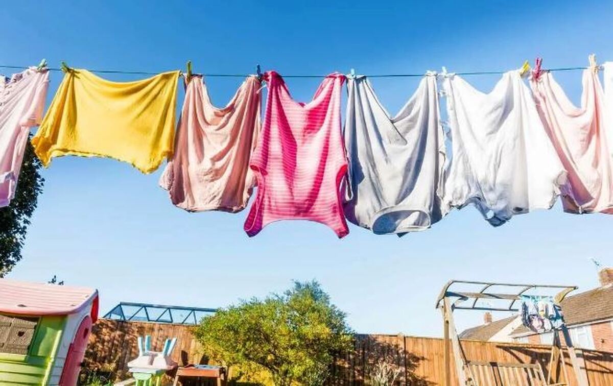 روش صحیح لباس پهن کردن برای سریع‌تر خشک شدن!