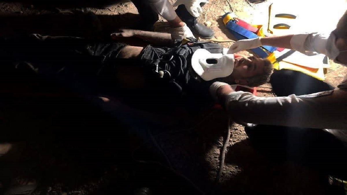 نجات مالک باغ از چاه آب کشاورزی در درچه