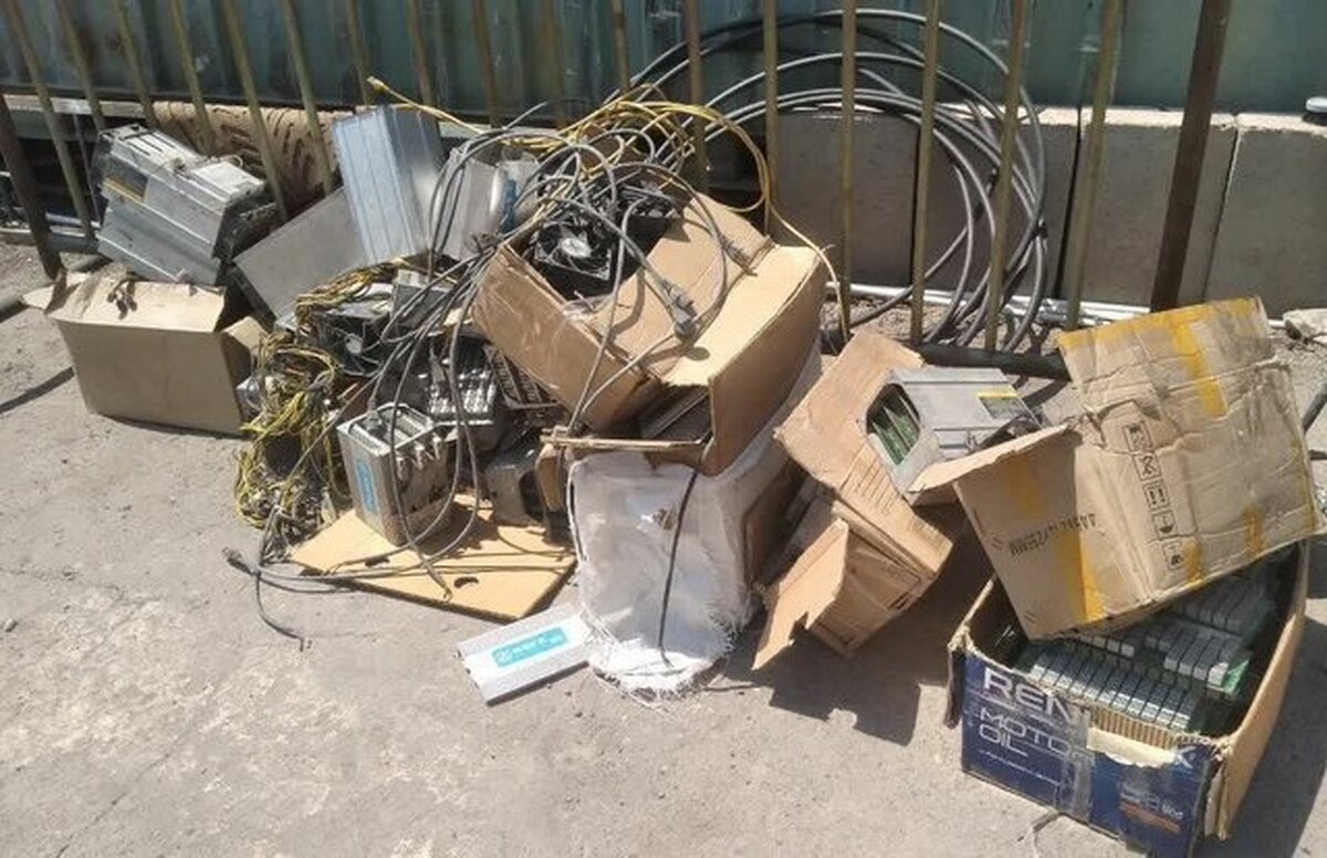کشف ۲۴ دستگاه ماینر از یک کانتینر در شهرک صنعتی لوشان