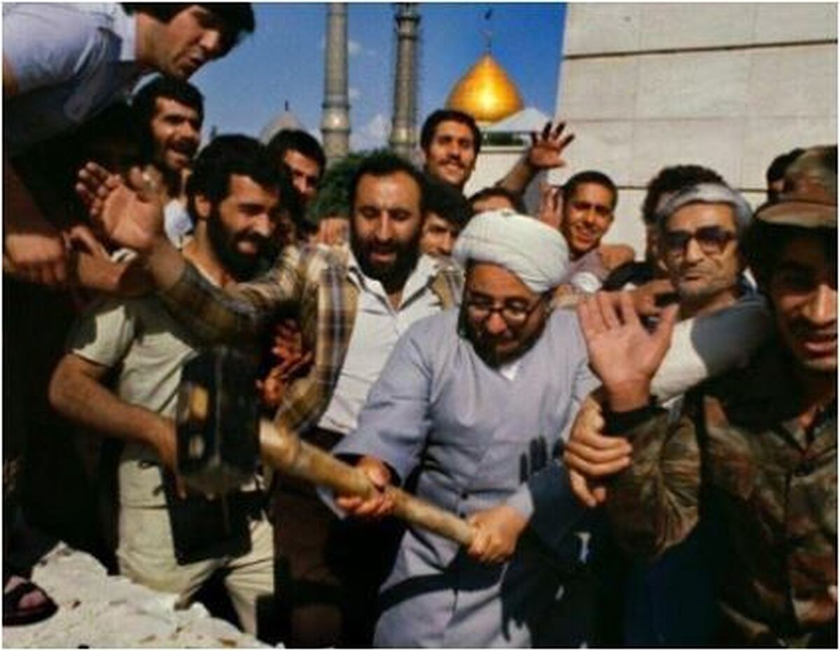 جزئیات تخریب آرامگاه رضاشاه با دستور آیت‌الله خلخالی