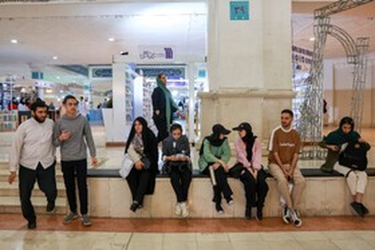 نمایشگاه کتاب به نیمه راه رسید