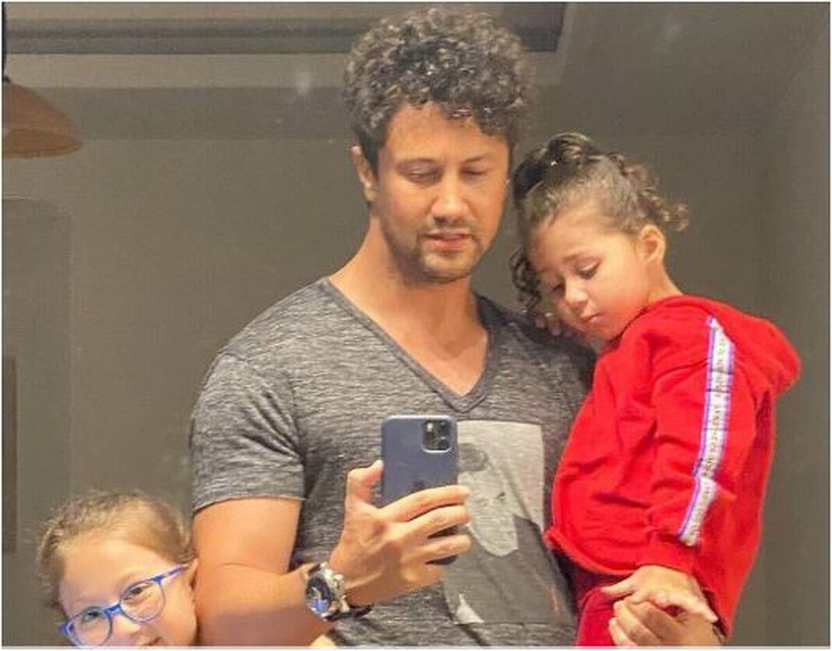 خواهرانه‌های پناه استخری برای خواهر کوچولویش در یک مرکز خرید جلب توجه کرد/واقعا مثل اسمش پناهه!