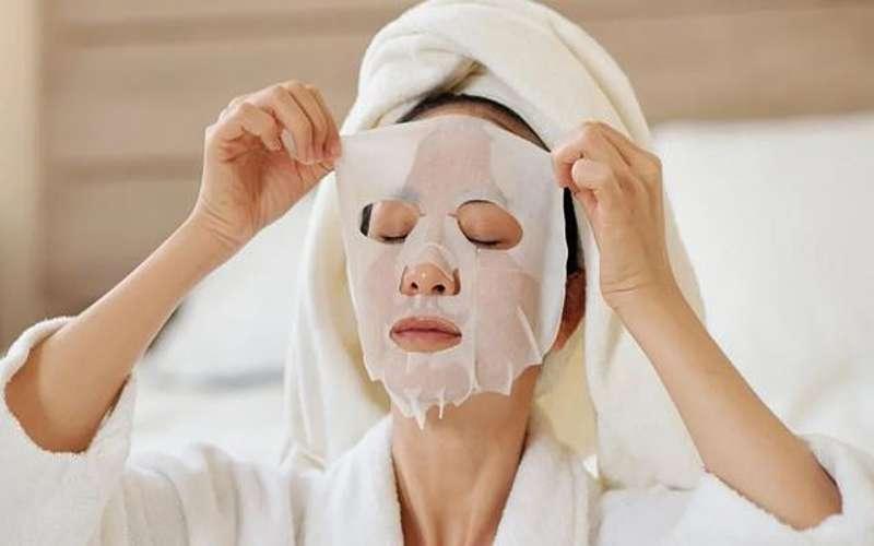 از یوگای صورت تا خواب کافی/روش‌هایی برای از بین بردن چین و چروک صورت