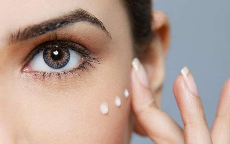 از یوگای صورت تا خواب کافی/روش‌هایی برای از بین بردن چین و چروک صورت