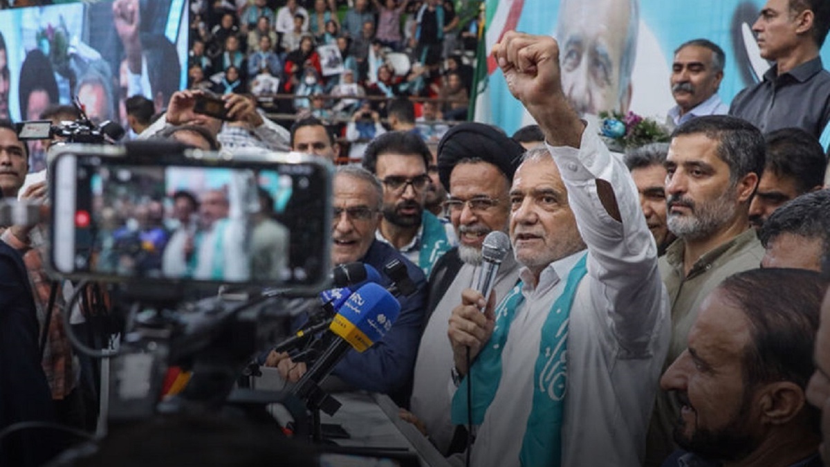 زندگی رهبر عزیز انقلاب معلوم است