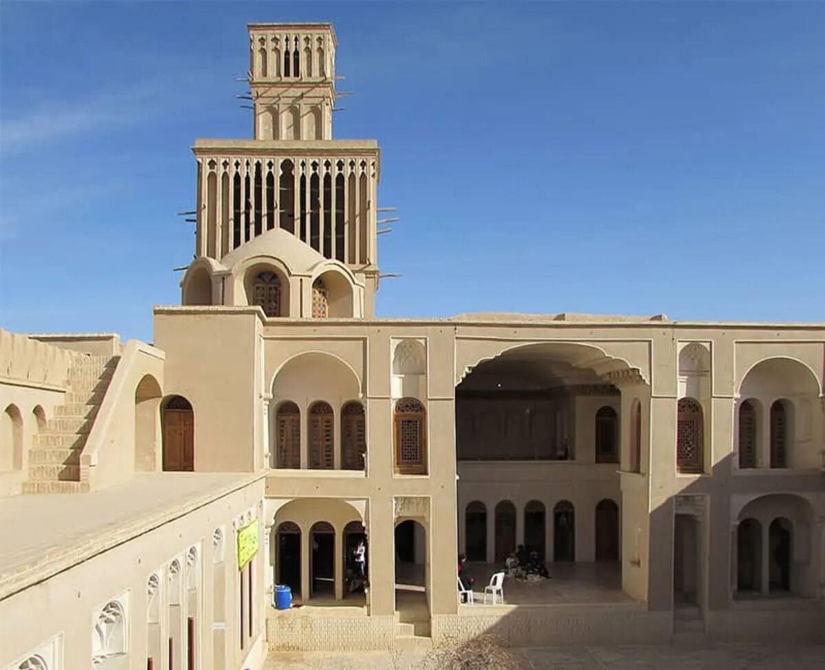 عمارت آقازاده یادگاری به جا مانده از دوره قاجار در یزد/ساختمانی با معماری خاص که مثلش در جهان نیست!