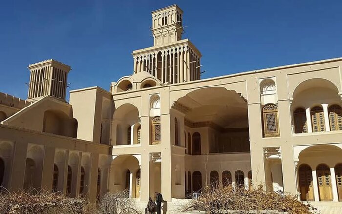 عمارت آقازاده یادگاری به جا مانده از دوره قاجار در یزد/ساختمانی با معماری خاص که مثلش در جهان نیست!