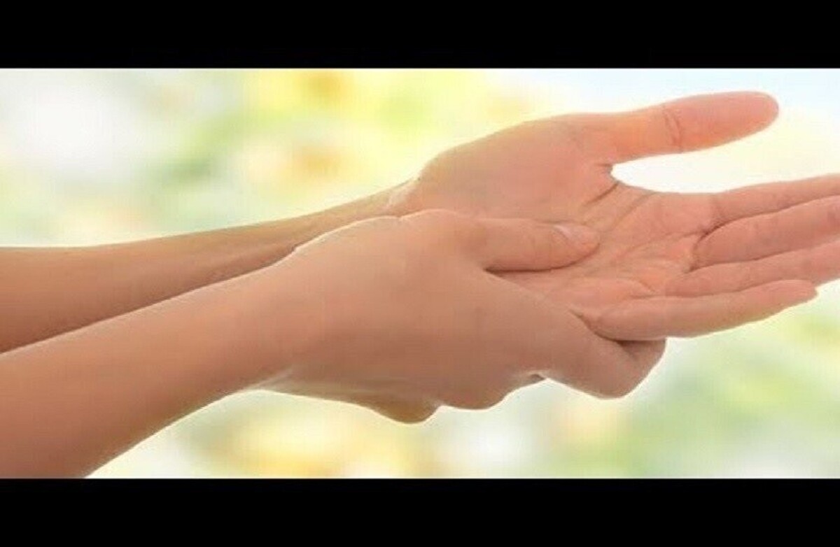 دکتر توضیح می‌دهد که چرا دست‌ها در شب بی حس می‌شوند