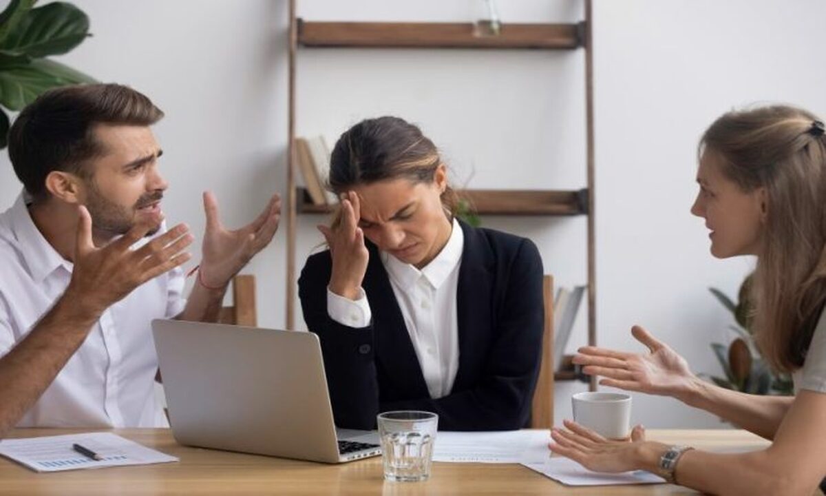 آیا احساسات منفی مسری هستند؟