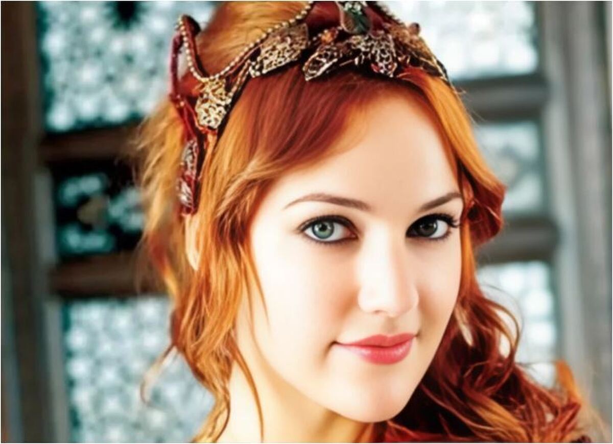 سلفی آیینه‌ای جذاب بازیگر نقش خرم سلطان در دبی جلب توجه کرد