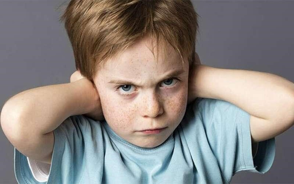 چه رفتار‌های والدین از لجباز شدن کودک جلوگیری می‌کند؟