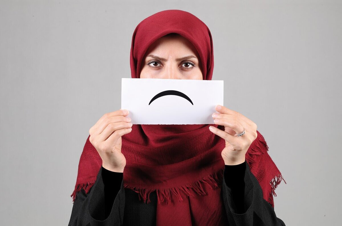 ۱۰ جمله مهم که نشان می‌دهد از زندگی و شرایط ناراضی هستید