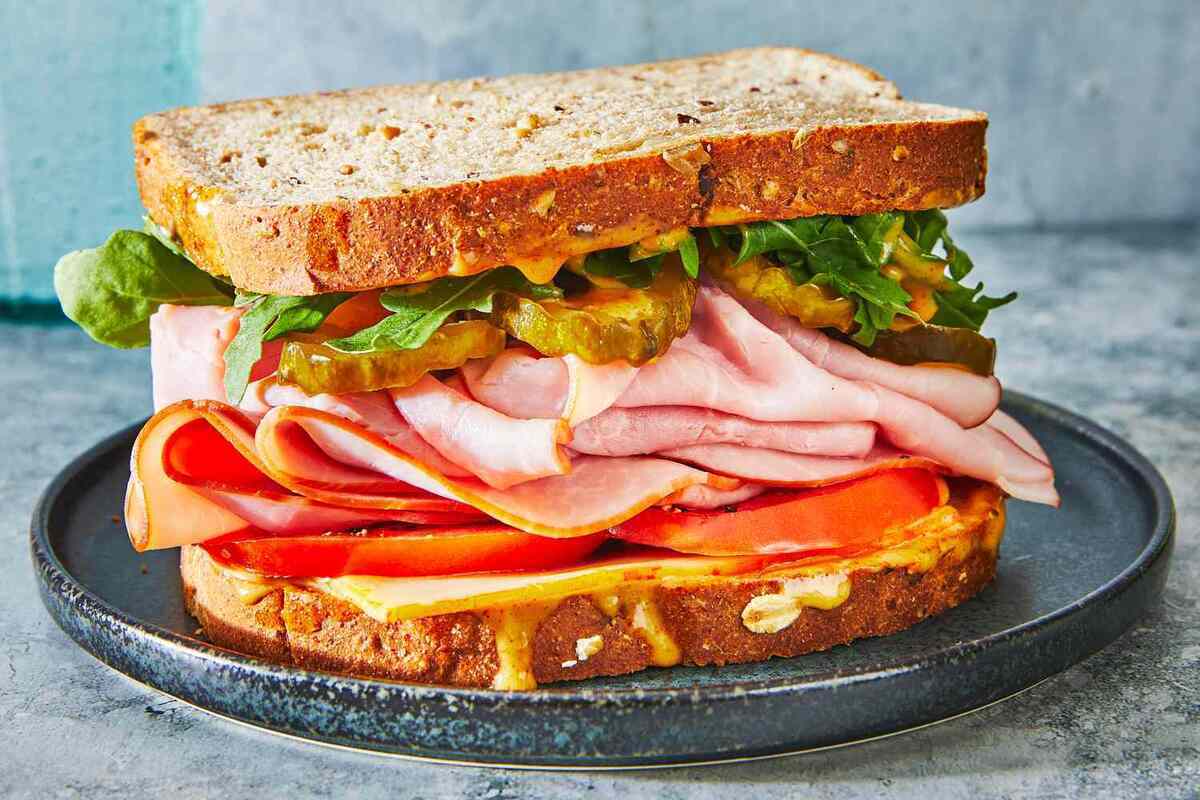 تهیه ساندویچ کالباس و ژامبون اقتصادی با روشی متفاوت