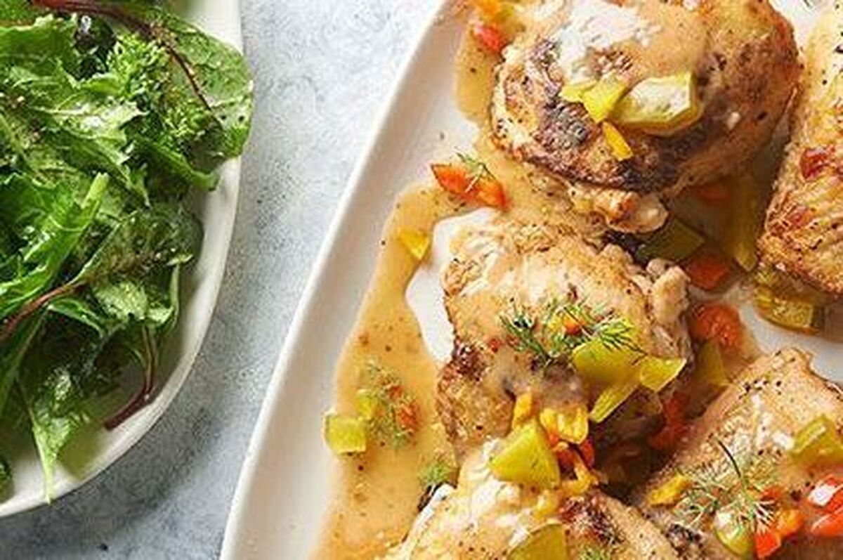 تجربه طعمی متفاوت از مرغ با سس خیارشور