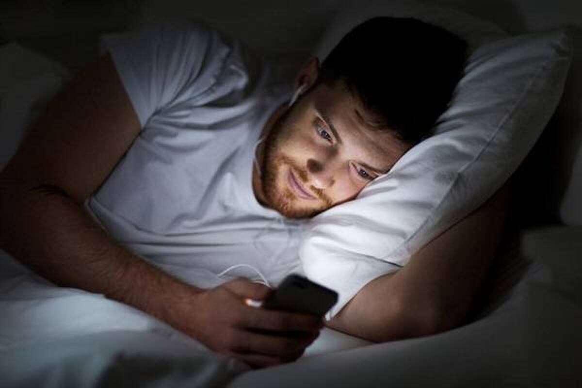 از عوارض گوشی‌گردی شبانه باخبر شوید!