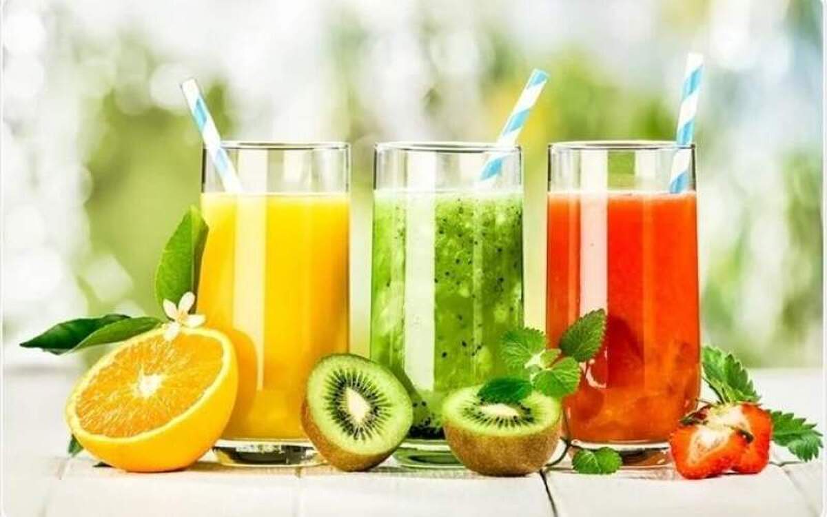 چرا خوردن میوه کامل بهتر از آب میوه است؟