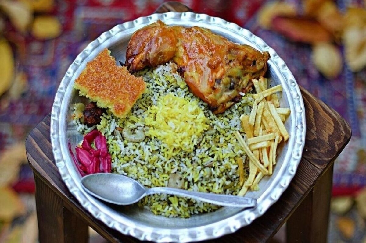 فوت کوزه گری گشنیز پلو با مرغ زعفرانی برای مجالس!