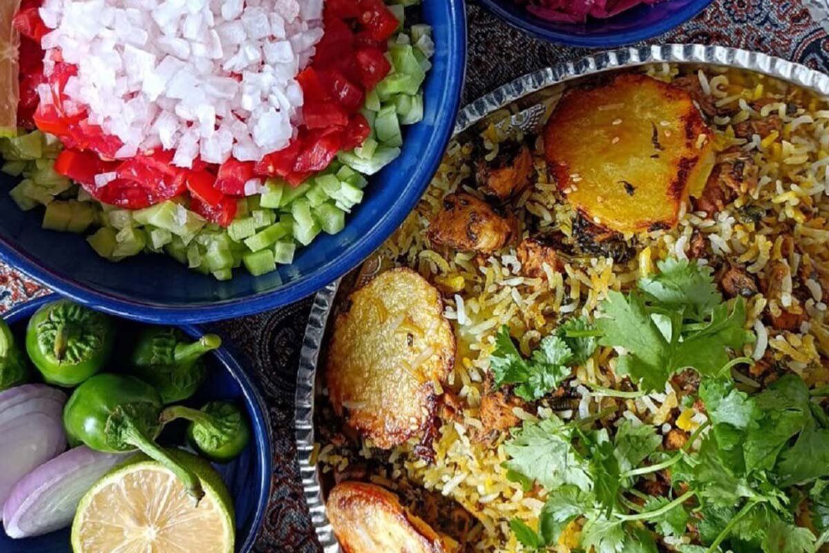 فوت کوزه گری گشنیز پلو با مرغ زعفرانی برای مجالس!