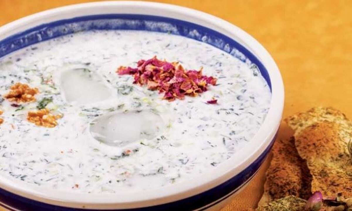 در این روز‌های گرم فقط آبدوغ خیار با کشمش و گردو می‌چسبد