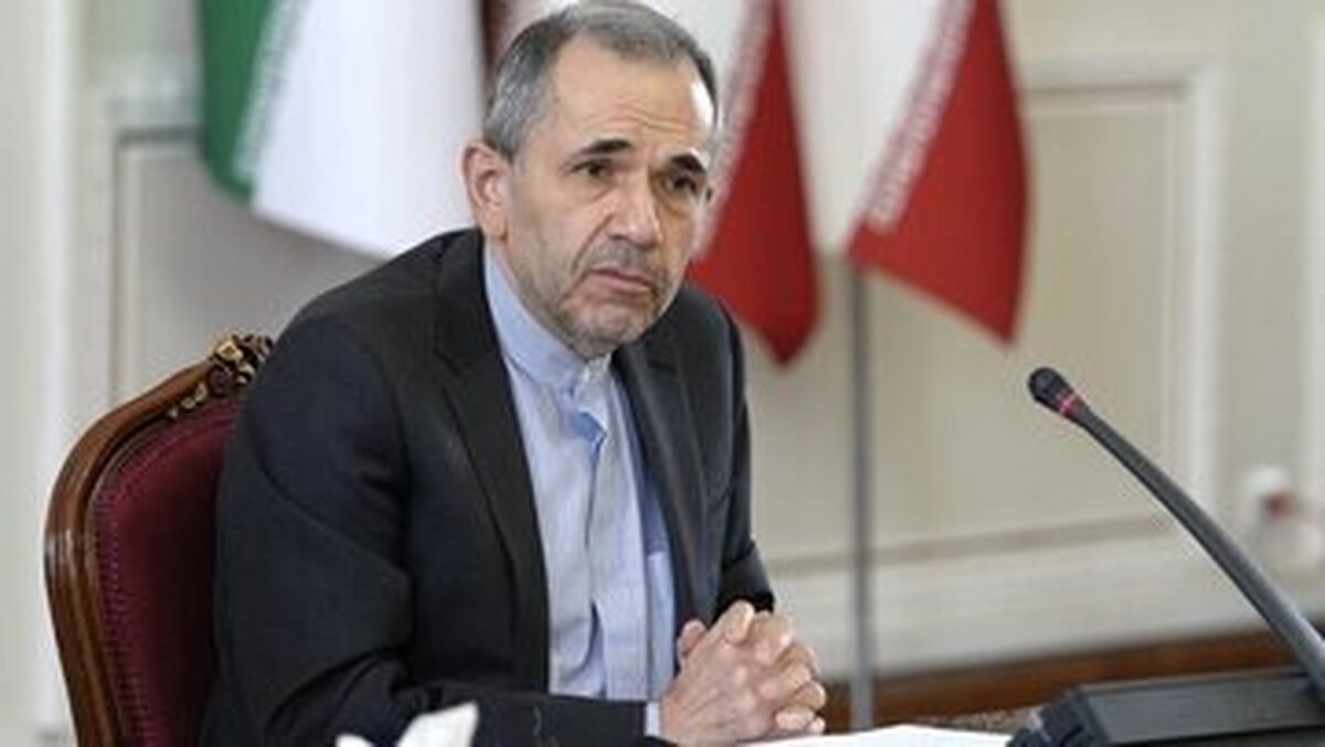 امضاء دفتر یادبود درگذشت پاپ فرانسیس توسط معاون سیاسی وزیر امور خارجه ایران