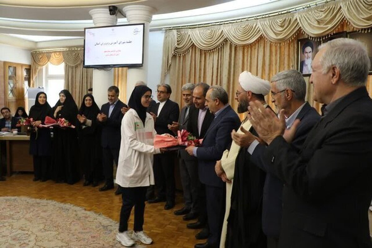 تجلیل استاندار آذربایجان شرقی از قهرمانان استان در مسابقات المپیک دانش آموزی صربستان