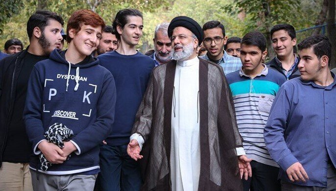 رئیسی که از و با خودِ جمهور بود