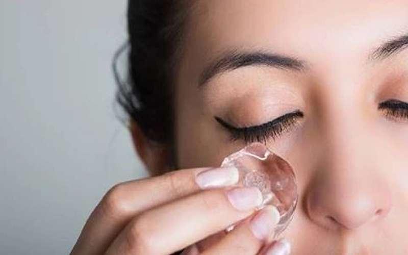 همه چیز درمورد باید و نباید‌های استفاده از یخ برای شادابی پوست صورت!