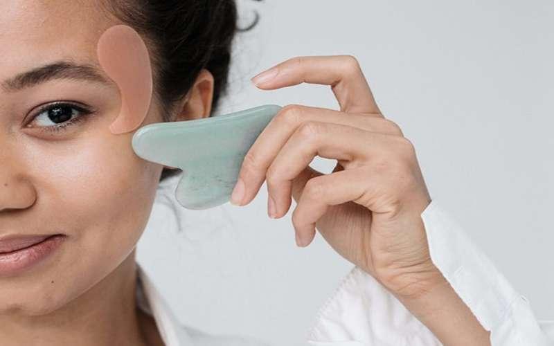 همه چیز درمورد باید و نباید‌های استفاده از یخ برای شادابی پوست صورت!