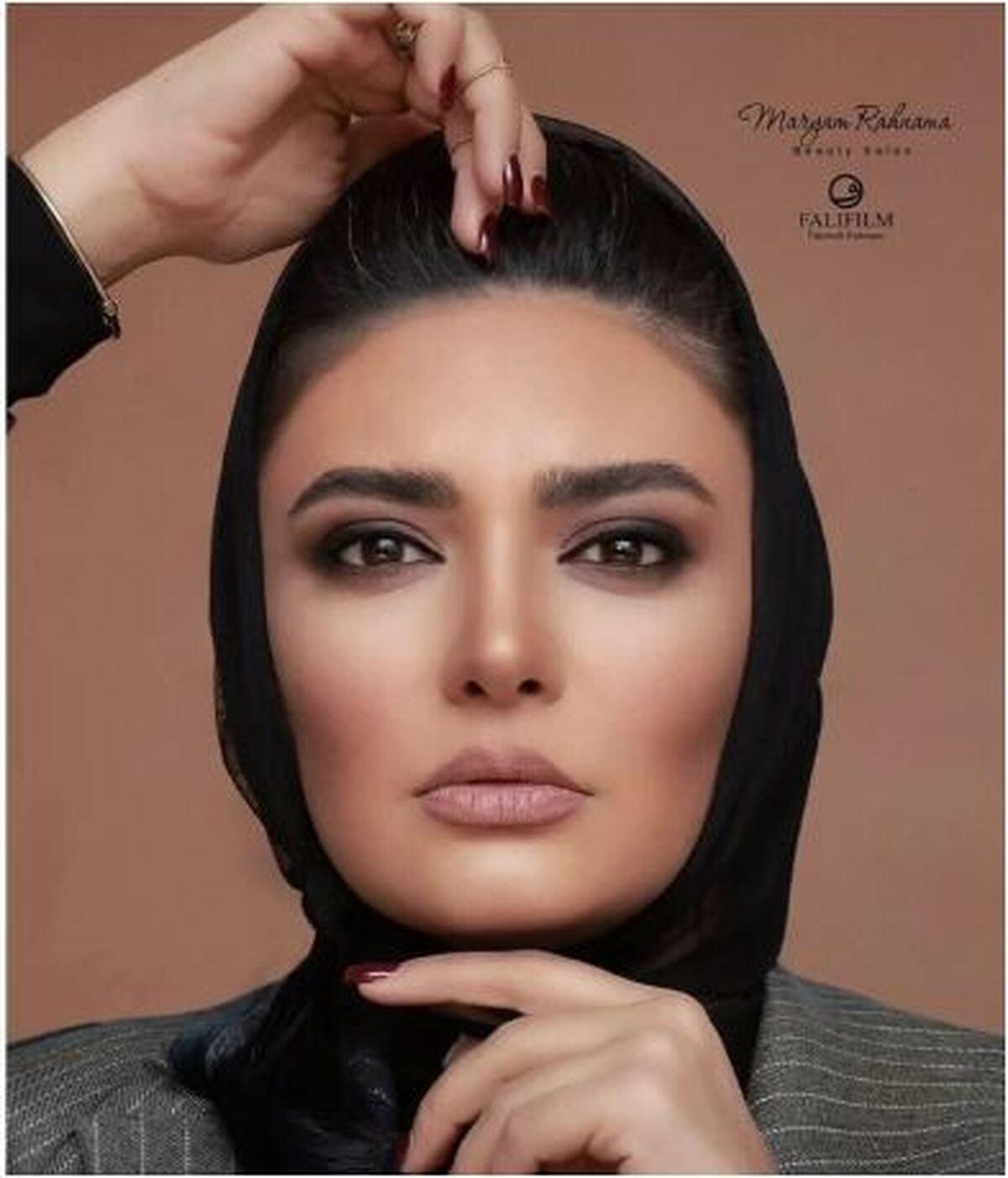 نگاهی به استایل‌های شیک لیندا کیانی در سفرش به خارج/با حجاب و جذاب