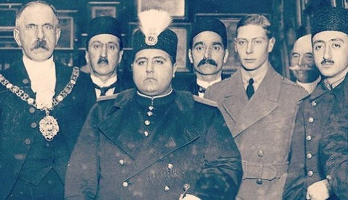 تصویری از سوگولی احمدشاه قاجار با ظاهری مردانه!