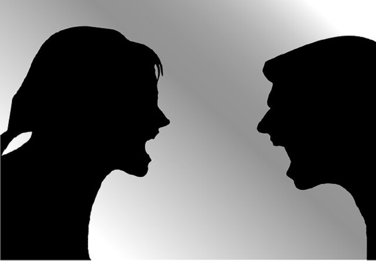 به جای دعوا و مشاجره در مقابل همسر شلخته اینگونه رفتار کنید