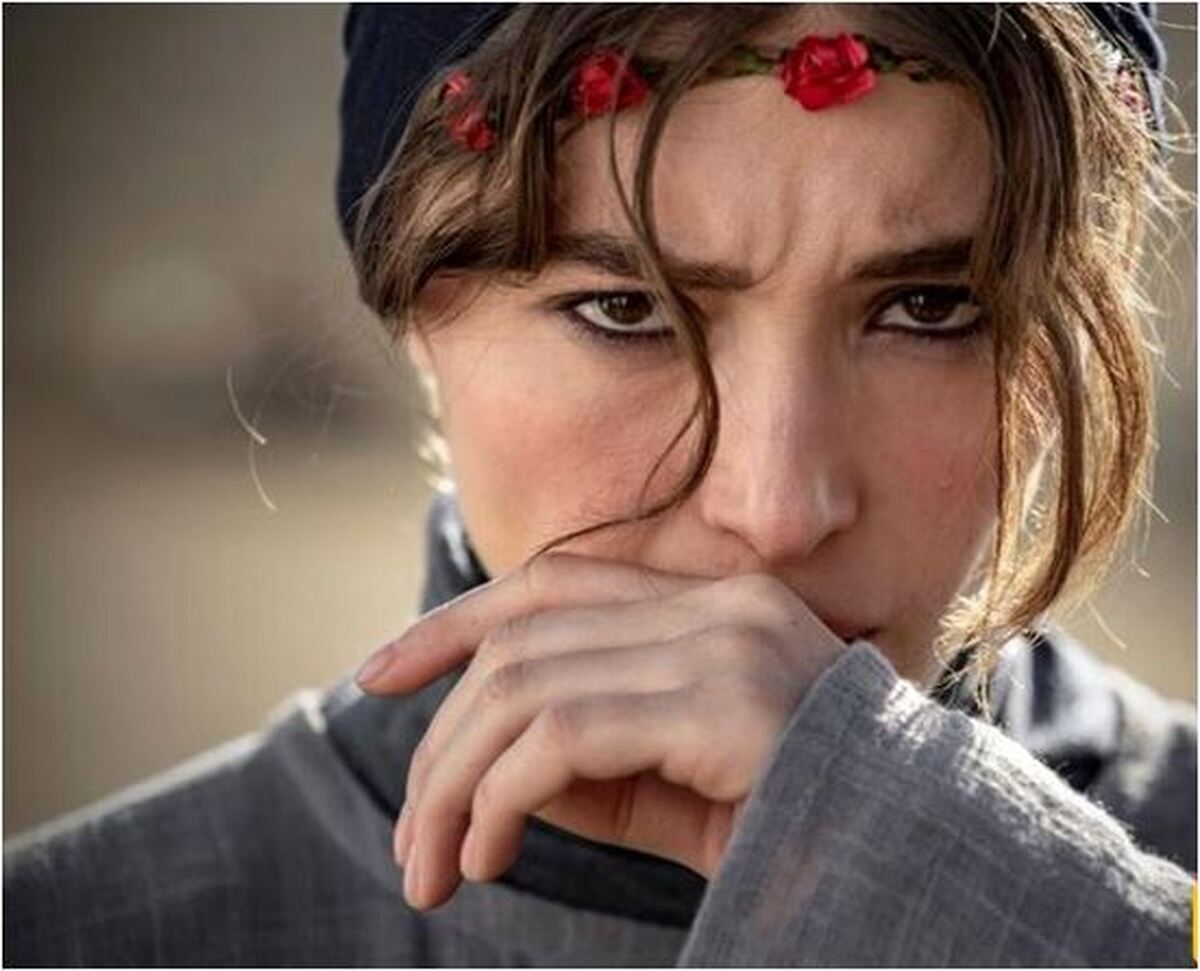 استایل جدید فرشته حسینی با کلاه بافتنی اش در هوای گرم بهاره سوژه شد! +عکس