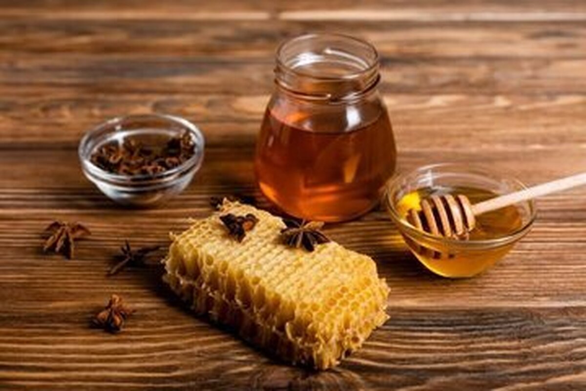 چرا زنبور عسل یک روز برای بزرگداشت دارد؟