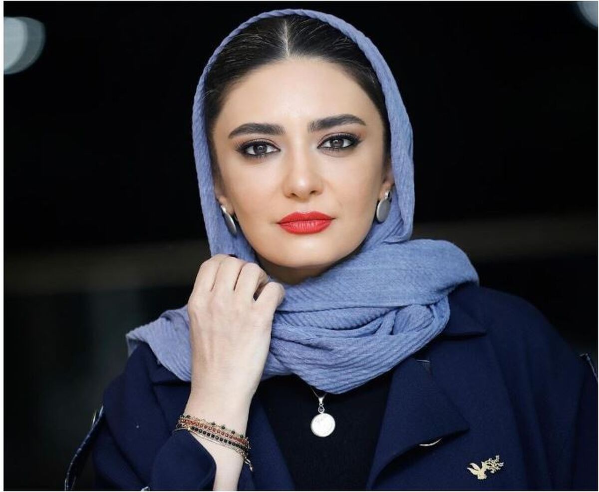 استایل شیک و در عین حال با حجاب لیندا کیانی در خیابان گردی‌های مسافرت خارجه اش را از دست ندهید+عکس