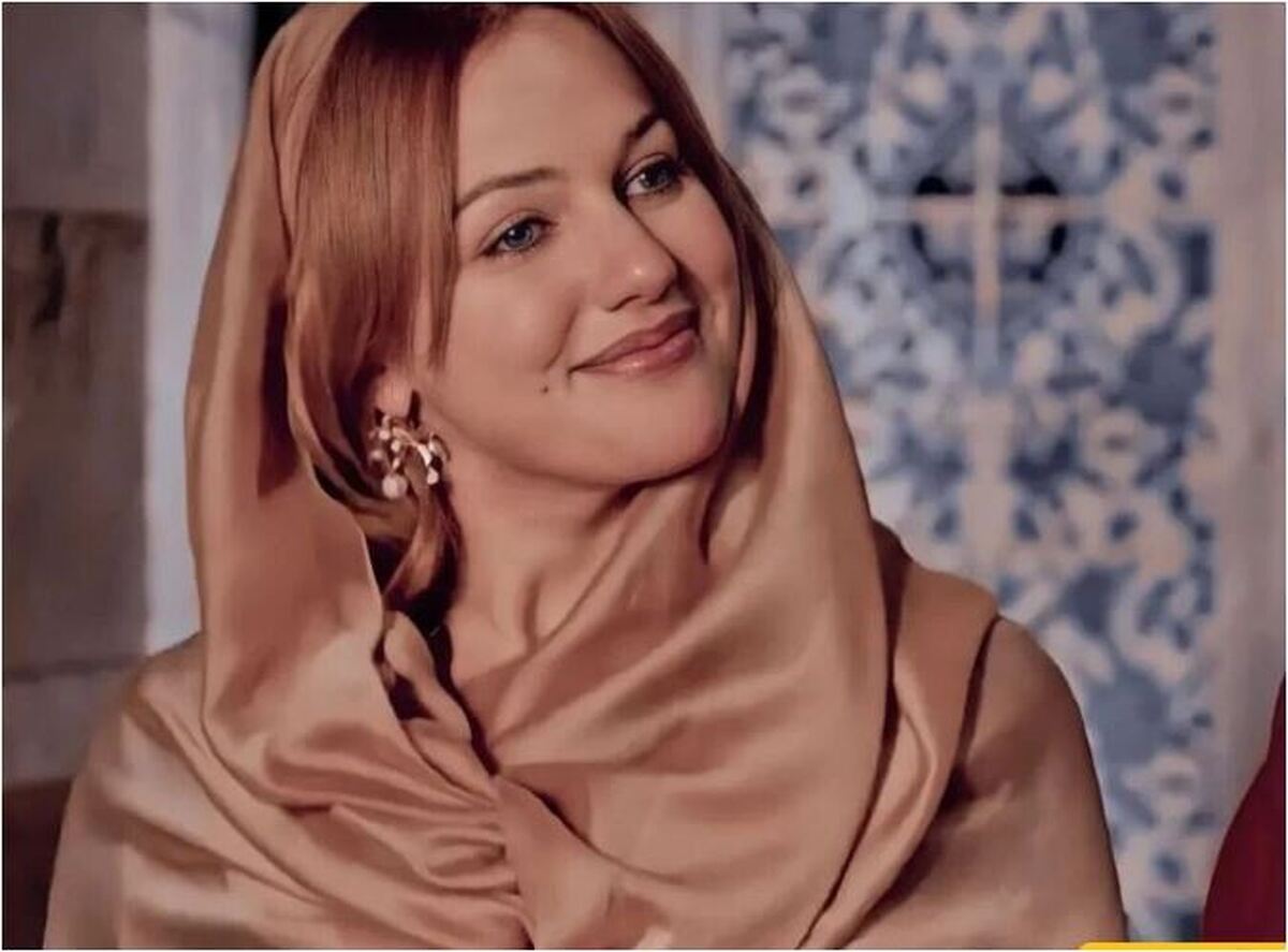 فیگور اغواگرانه بازیگر نقش خرم سلطان در سلفی آیینه‌ای جدیدش غوغا به پا کرد!