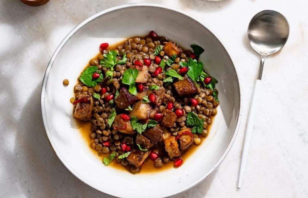 اگر رژیم داری برای شام این خوراک عدس و بادمجان را درست کن