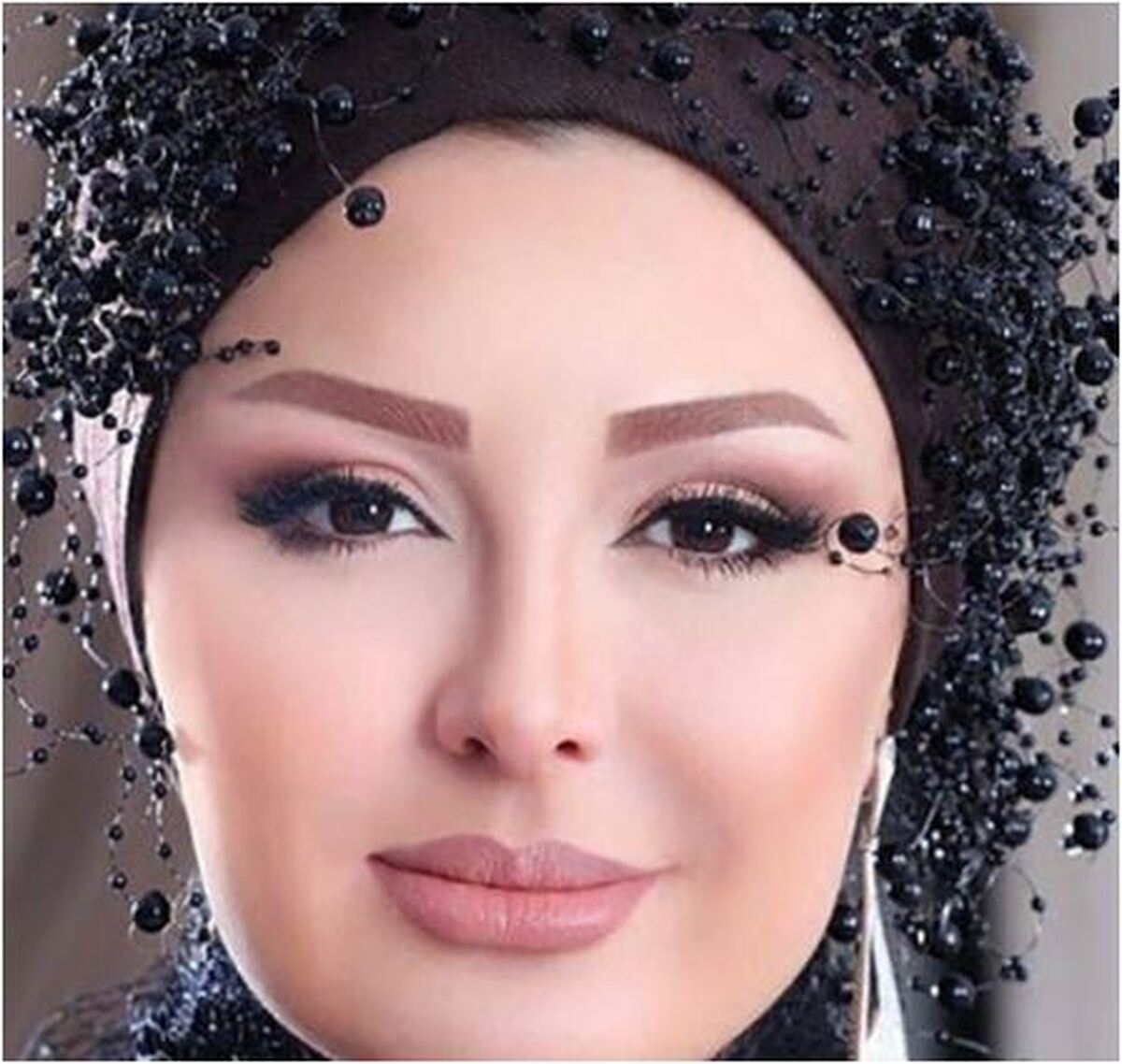 ذوق و خوشحالی نیوشا ضیغمی از دیدن خطوط سنتی روی یک دیوار/مشخصه خیلی تاریخ دوست داره!