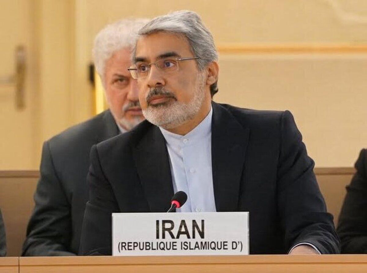 حضور سفیر ایران در نمایندگی دائم واتیکان در ژنو و امضای دفتر یادبود درگذشت پاپ