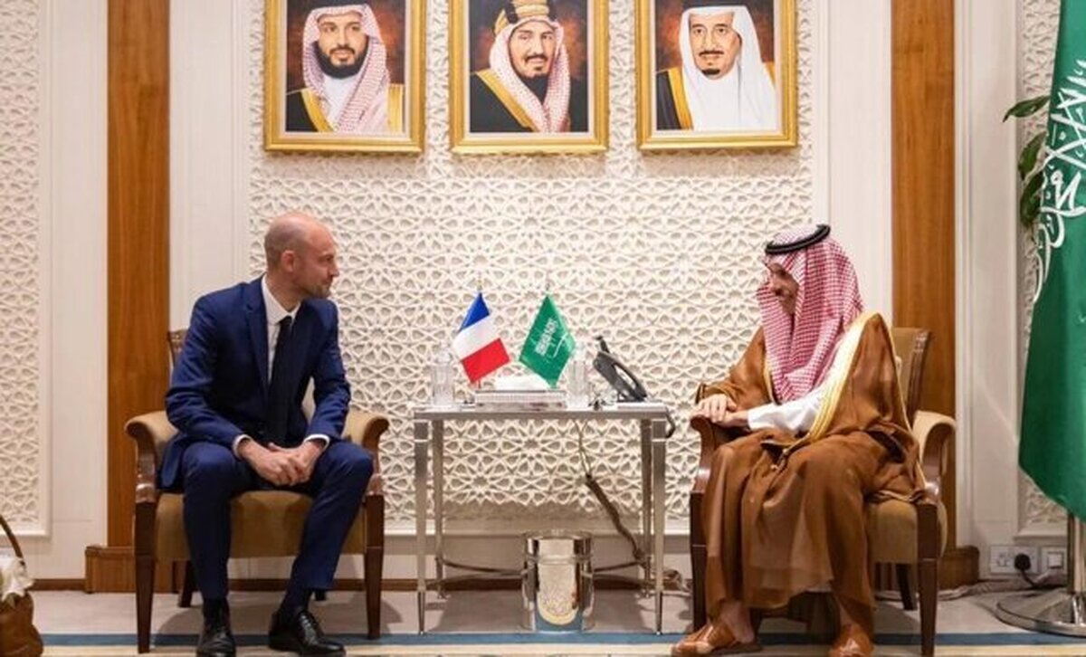 دیدار وزیران خارجه عربستان و فرانسه پیرامون کنفرانس «راهکار ۲ دولتی»