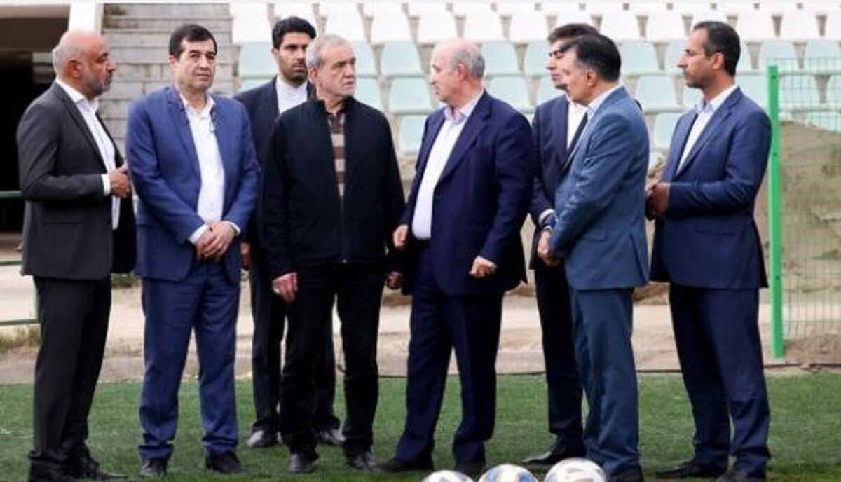 رئیس جمهور در مرکز ملی فوتبال ایران با حضور مهدی تاج
