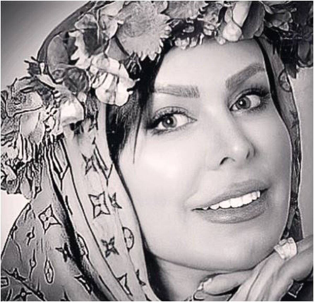 چهره فوق جوان و استایل شیک فلور نظری در آستانه ۵۵ سالگی اش دیدن دارد! /پیر نمیشه اصلا!